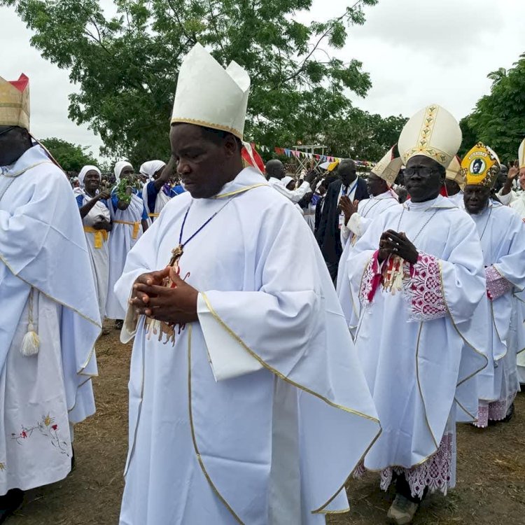 Bishop Hiiboro sent his condolence to the family and friends to the late Dr. Samson Wasara.