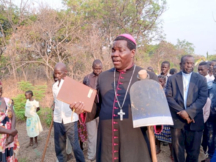 Bishop Hiiboro launches the construction of feeder roads.