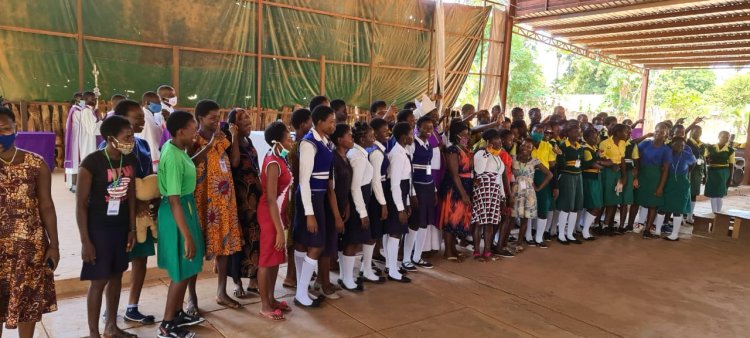 Bishop Hiiboro Blesses Candidates for National Examination, Catholic Education Secretariat Offers to Feed Candidates