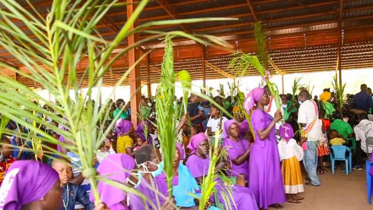 Catholic Faithful in Yambio Joins Bishop Hiiboro in Celebrating Palm Sunday