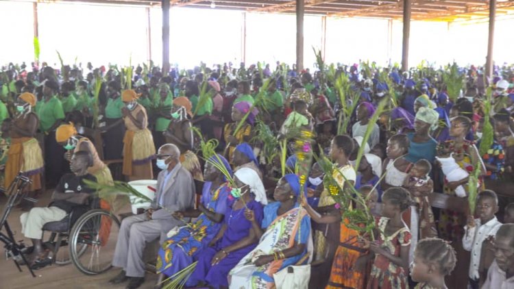 Catholic Faithful in Yambio Joins Bishop Hiiboro in Celebrating Palm Sunday