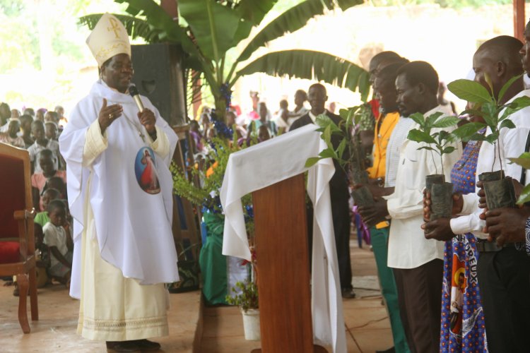 More than 40 People Received Parental Coffee Trees on Easter Sunday from Bishop Eduardo